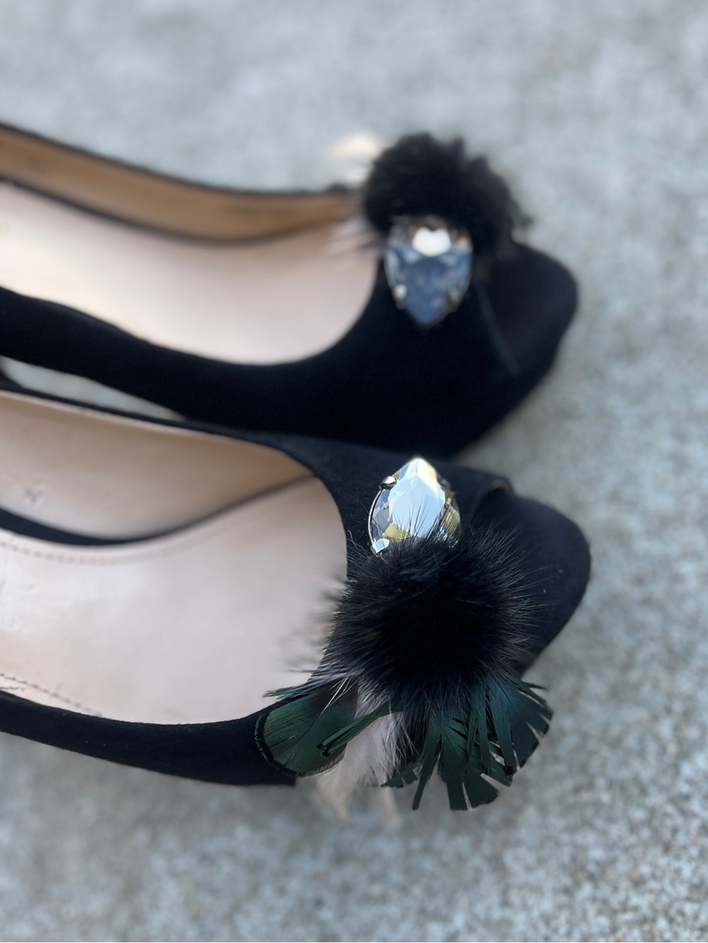 Enzo Angiolini Black Suede Embellished Pumps • Feather & Crystal • Size 8M - Picture 4 of 9